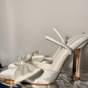 PrettyLittleThing Ivory Satin Bow Pointed-Toe Heels